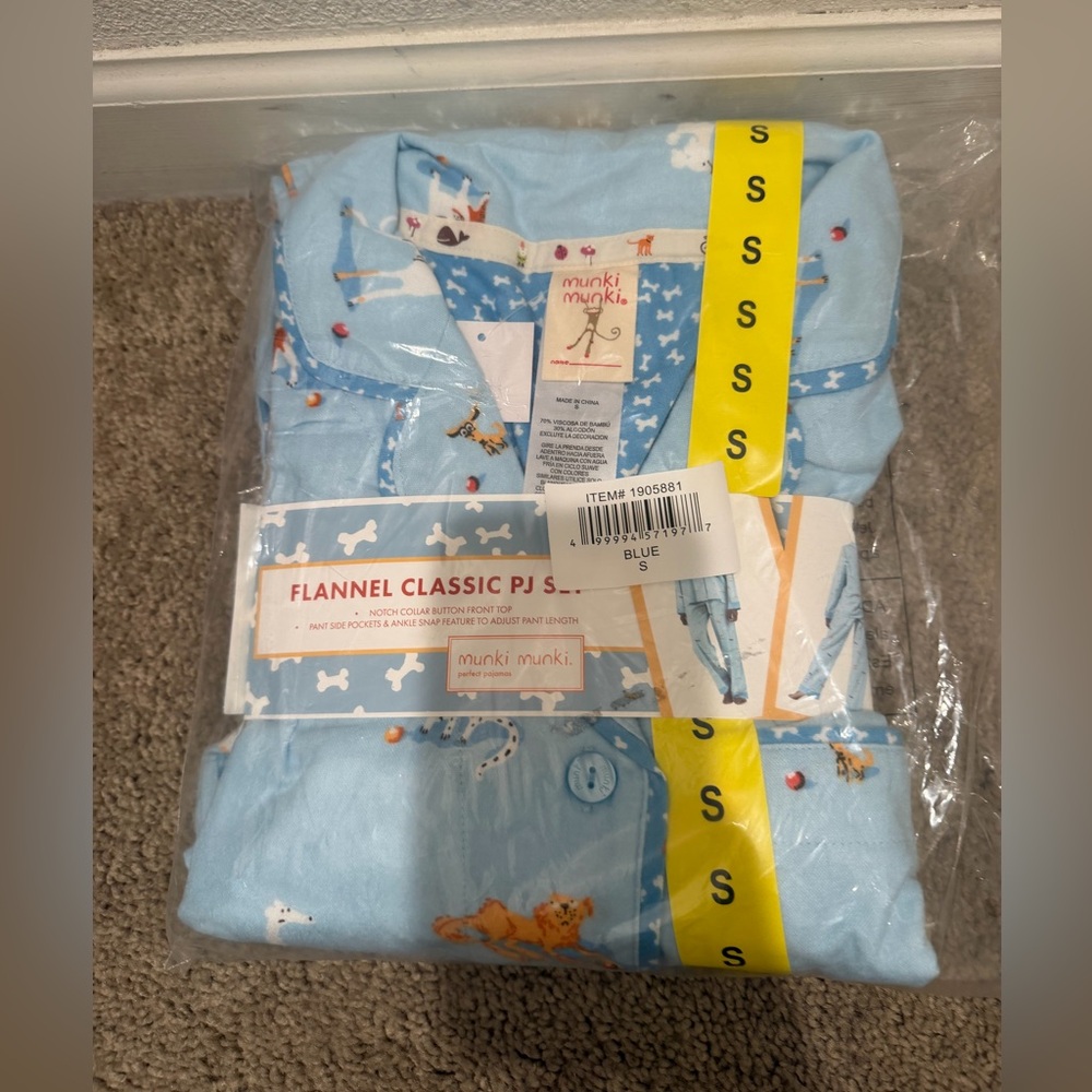 “New” Munki Munki Blue Flannel Classic Pajama Set sizeS